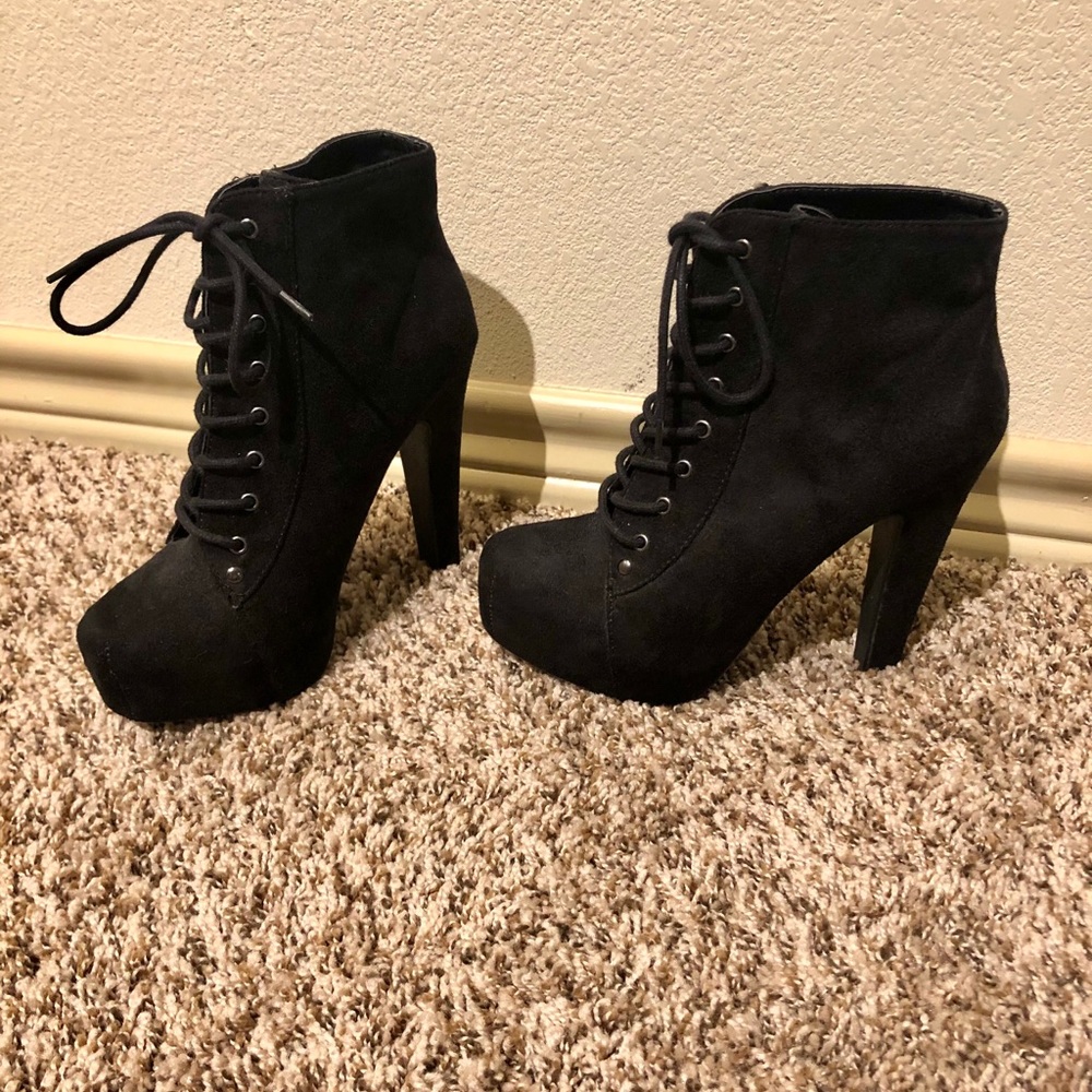 Adorable black heels with laces!